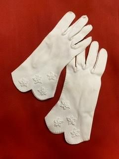 ずっと気になってた 50s スカラップ 白 グローブ 手袋 てぶくろ ヴィンテージ ビーズ 小物