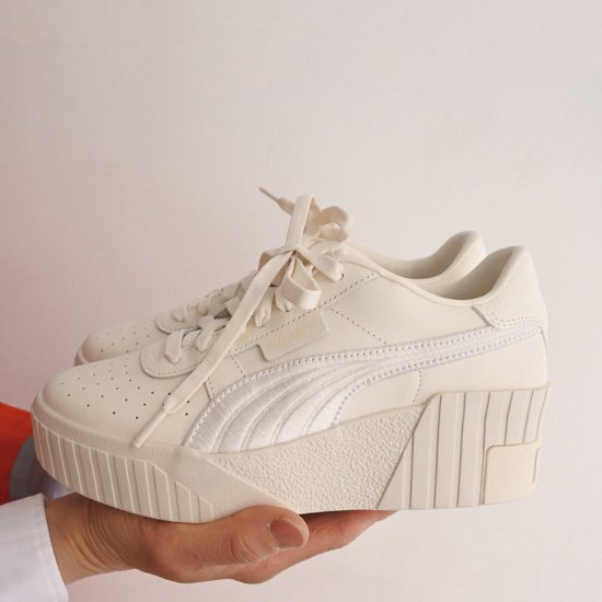 <img class='new_mark_img1' src='https://img.shop-pro.jp/img/new/icons2.gif' style='border:none;display:inline;margin:0px;padding:0px;width:auto;' />PUMA CALI WEDGE EMBROIDERY WNS