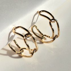 <img class='new_mark_img1' src='https://img.shop-pro.jp/img/new/icons56.gif' style='border:none;display:inline;margin:0px;padding:0px;width:auto;' />Gold Chain Earrings