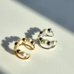 <img class='new_mark_img1' src='https://img.shop-pro.jp/img/new/icons14.gif' style='border:none;display:inline;margin:0px;padding:0px;width:auto;' />Pearl Ear cuffs