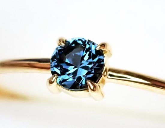 カラーチェンジガーネット(ベキリー産)K18リング 0.184ct - 宝石