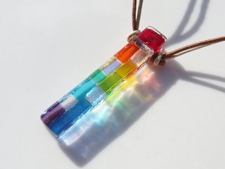 オーロラ虹色ガラス『おーろら【虹】』ネックレス【アロマペンダントに変更可】【紐の色、長さ選べます】
【受注制作】