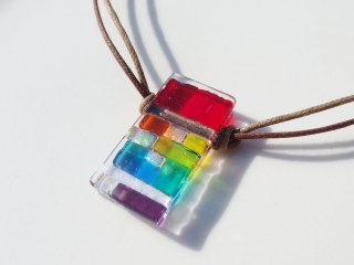 光る香る虹色ガラス『かおる【オーロラ】【虹】』アロマペンダント【紐の色、長さ選べます】【太チェーン選べます】【受注制作】