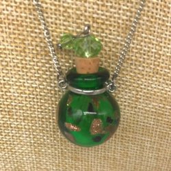 【メール便・送料無料】小さなガラス瓶のアロマペンダント PSK30 グリーン ワードローブや気分に合わせて香りを胸元に。可愛いガラスのアクセント♪ 