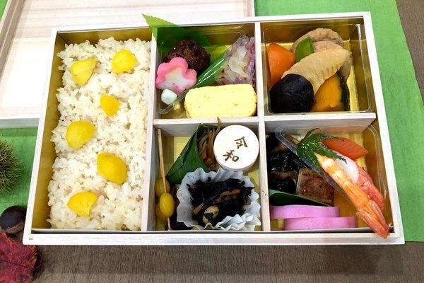 ケース特価】桐箱高級弁当 5仕切 30個 ／ 木具輪オリジナル商品