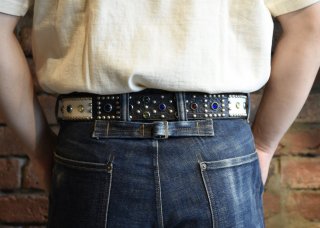 <img class='new_mark_img1' src='https://img.shop-pro.jp/img/new/icons25.gif' style='border:none;display:inline;margin:0px;padding:0px;width:auto;' />RAWHIDE STUDDED & JEWELED BELT Lot 140