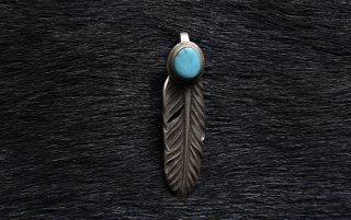 <img class='new_mark_img1' src='https://img.shop-pro.jp/img/new/icons1.gif' style='border:none;display:inline;margin:0px;padding:0px;width:auto;' />FEATHER TOP(S) + TURQUOISE(Apach Blue)