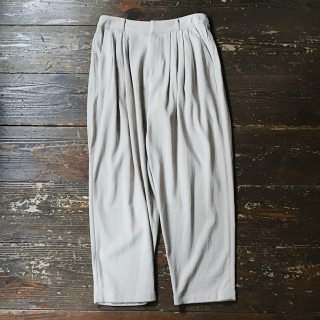 <img class='new_mark_img1' src='https://img.shop-pro.jp/img/new/icons13.gif' style='border:none;display:inline;margin:0px;padding:0px;width:auto;' />evameva cotton tuck pants (o)
