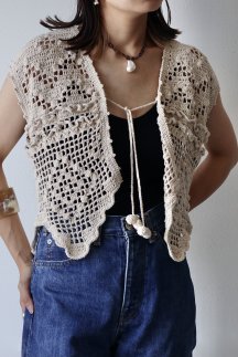 <img class='new_mark_img1' src='https://img.shop-pro.jp/img/new/icons20.gif' style='border:none;display:inline;margin:0px;padding:0px;width:auto;' />【20%OFF】unfil Hand-Crochet Cropped Vest
