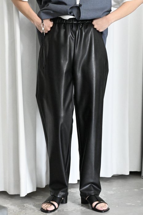 GALERIEVIE / Stretch Fake Leather Easy Pants - Black