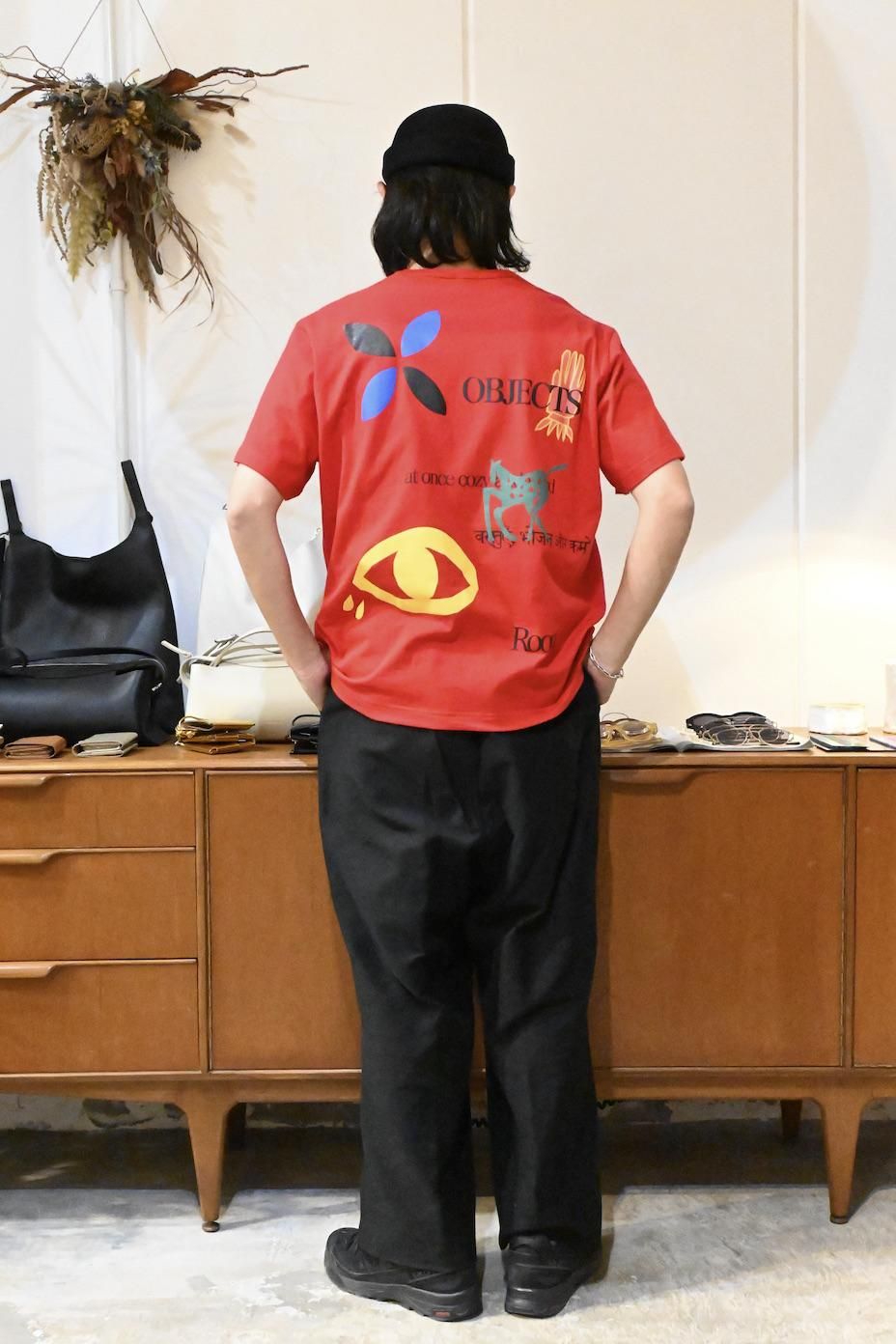 【関税込み】KHOKI ブラック マルチプリント Tシャツ KHOKI | マルチプリントTシャツ - HEIRLOOM