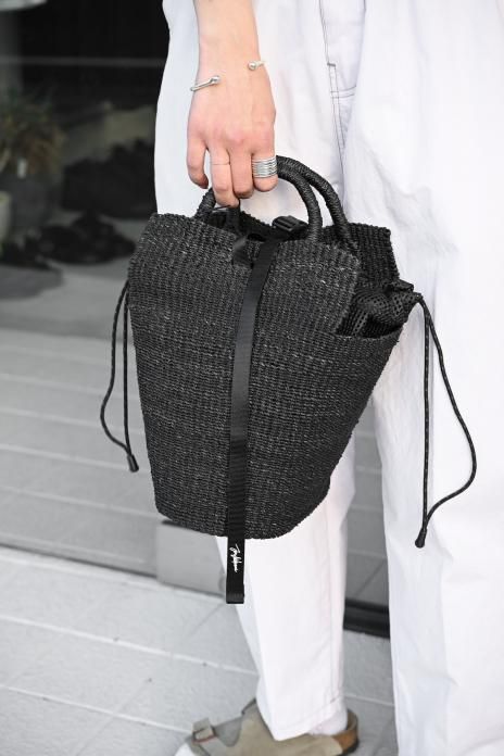 JUN MIKAMI / SMALL BASKET BAG - BLACK