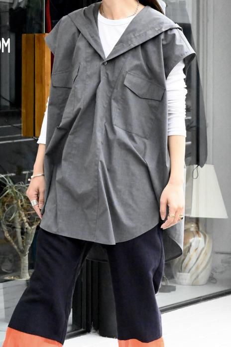 JUN MIKAMI / Hooded sleeveless shirt - Charcoal gray