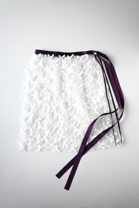 jonnlynx / ribbon tulle apron - white