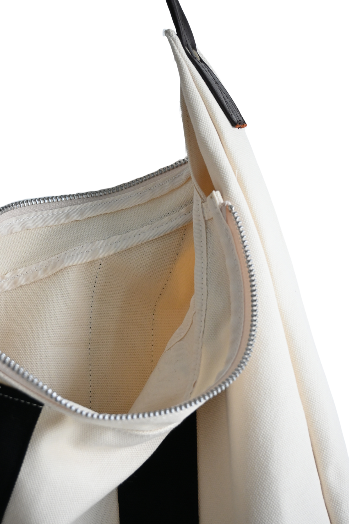 KHOKI 3D CUTTING MESSENGER BAG| ブラック - HEIRLOOM