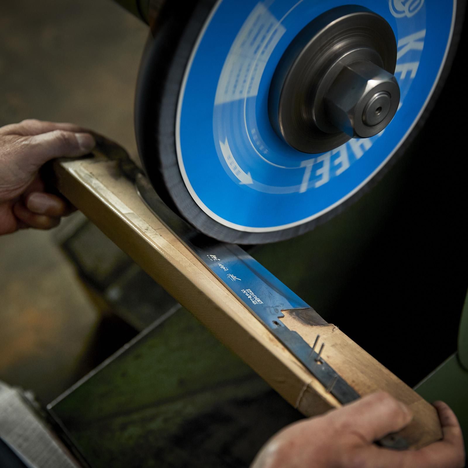 源虎徹 スウェーデン鋼 牛刀包丁 180mm