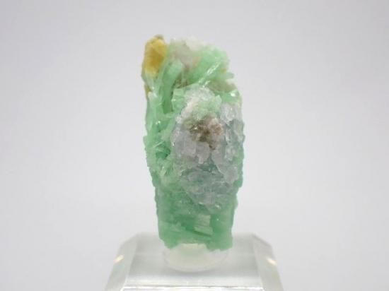 エメラルド原石　ムゾー産　蛍光　とても美しい エメラルド原石 ムゾー産 蛍光 とても美しい - メルカリ