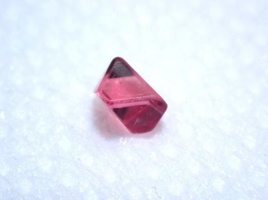 特選ネオンピンクスピネル(蛍光)- 11MINERAL『一つ一つ厳選した鉱物 ...