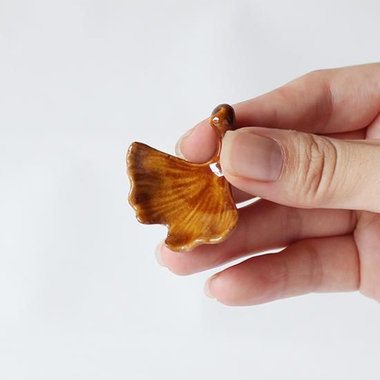 美濃焼 陶器箸置き「イチョウ茶葉」植物シリーズ｜イホシロ窯