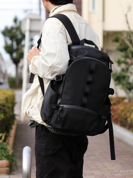 kirahviyhdeksan " back bone( BLACK )"