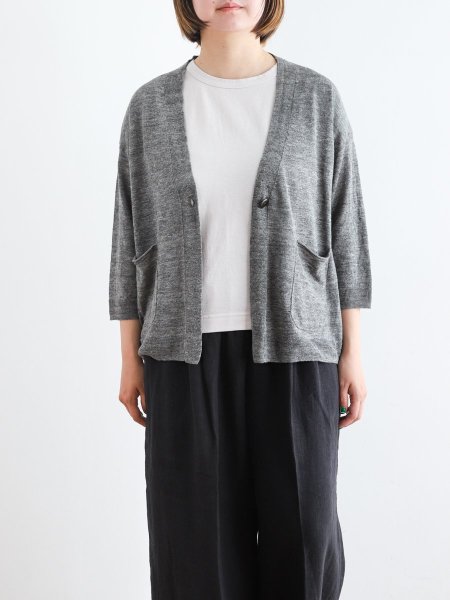 <img class='new_mark_img1' src='https://img.shop-pro.jp/img/new/icons7.gif' style='border:none;display:inline;margin:0px;padding:0px;width:auto;' />Hands of creation " Linen Vneck cardigan ( Kinari / Charcoal ) "