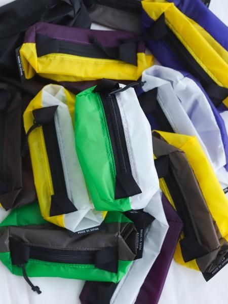 kirahvi yhdeksan " Light pouch Square S (2tone colors) "