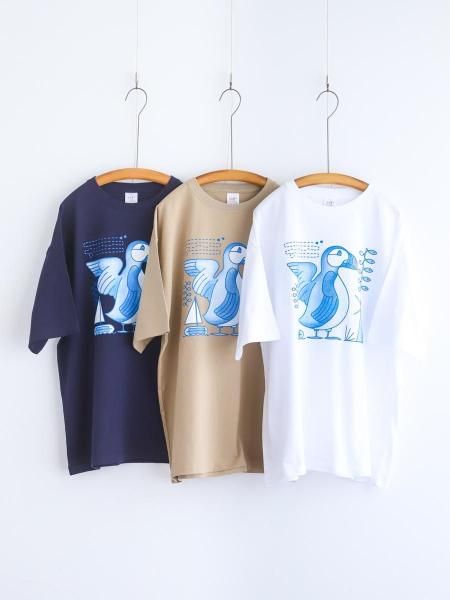 <img class='new_mark_img1' src='https://img.shop-pro.jp/img/new/icons7.gif' style='border:none;display:inline;margin:0px;padding:0px;width:auto;' />Dante  ruru blue 5th Anniversary Tee " Puffin ( White / Sand Khaki / Navy )"