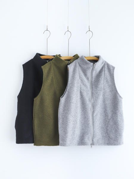 <img class='new_mark_img1' src='https://img.shop-pro.jp/img/new/icons6.gif' style='border:none;display:inline;margin:0px;padding:0px;width:auto;' />Laboratory " ORDINARY ZIP VEST( GRAY / KHAKI / BLACK )"