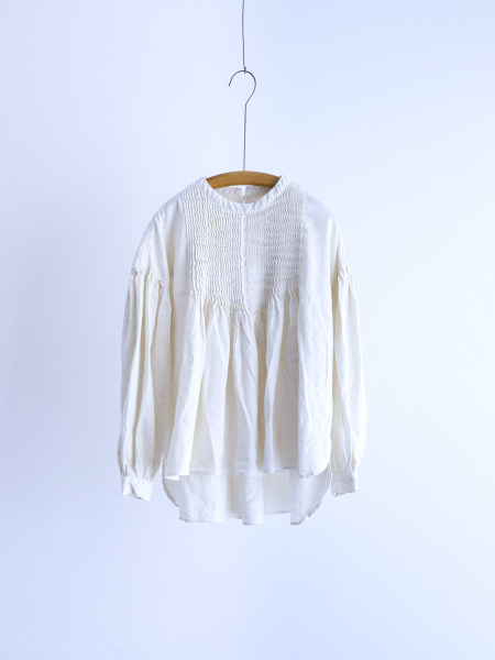 <img class='new_mark_img1' src='https://img.shop-pro.jp/img/new/icons6.gif' style='border:none;display:inline;margin:0px;padding:0px;width:auto;' />Gauze# " ANTIQUE JACQUARD PINTUCK BLOUSE ( ANTIQUE WHITE )