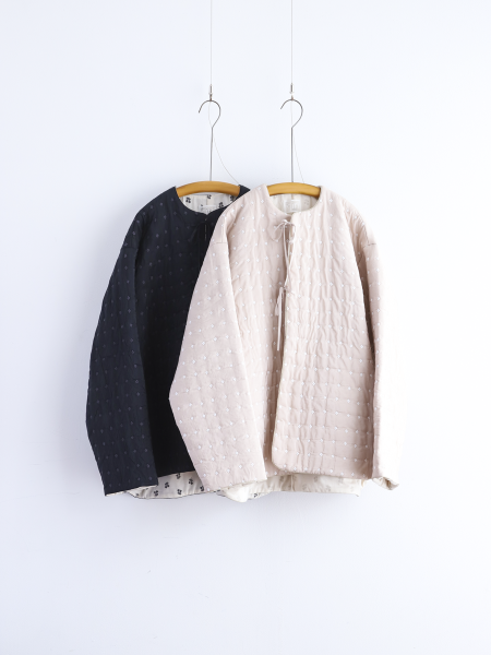 <img class='new_mark_img1' src='https://img.shop-pro.jp/img/new/icons6.gif' style='border:none;display:inline;margin:0px;padding:0px;width:auto;' />qiri " flower dot quilt jacquard over jacket ( Light pink / Black ) "