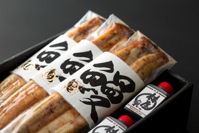 天然うなぎ開き　3本　100g1300円！ 天然うなぎ開き 3本 100g1300円！ 開きうなぎ - 林屋川魚店