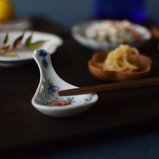 激安単価で 萌窯 レンゲ 色絵桃 豆皿 箸置き - 作家ものの器と生活雑貨 on カトラリー(スプーン等)