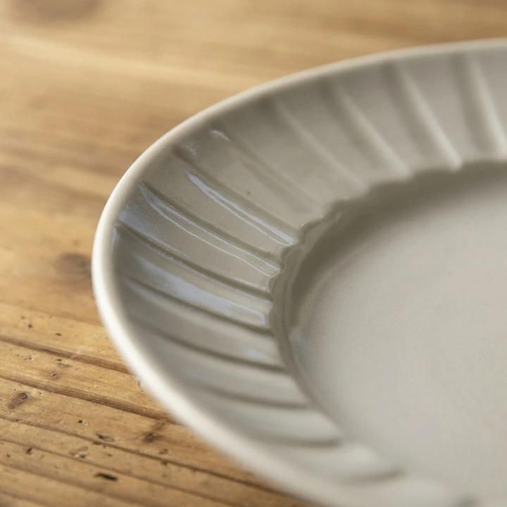 九谷青窯 白磁 渕太しのぎ 6.5寸皿 - 作家ものの器と生活雑貨 on