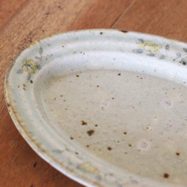 コウホ窯 市野吉記 いろ安南 楕円皿(花:黄色) - 作家ものの器と