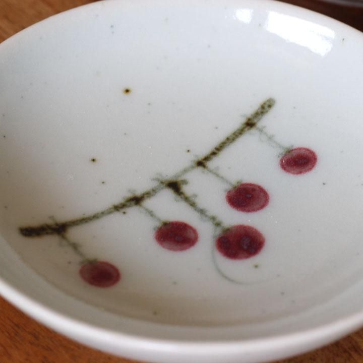 中田窯 釉裏紅 4寸丸皿 吊るし柿 - 作家ものの器と生活雑貨 on 中田窯 釉裏紅 4寸丸皿 吊るし柿 - 作家ものの器と生活雑貨 on
