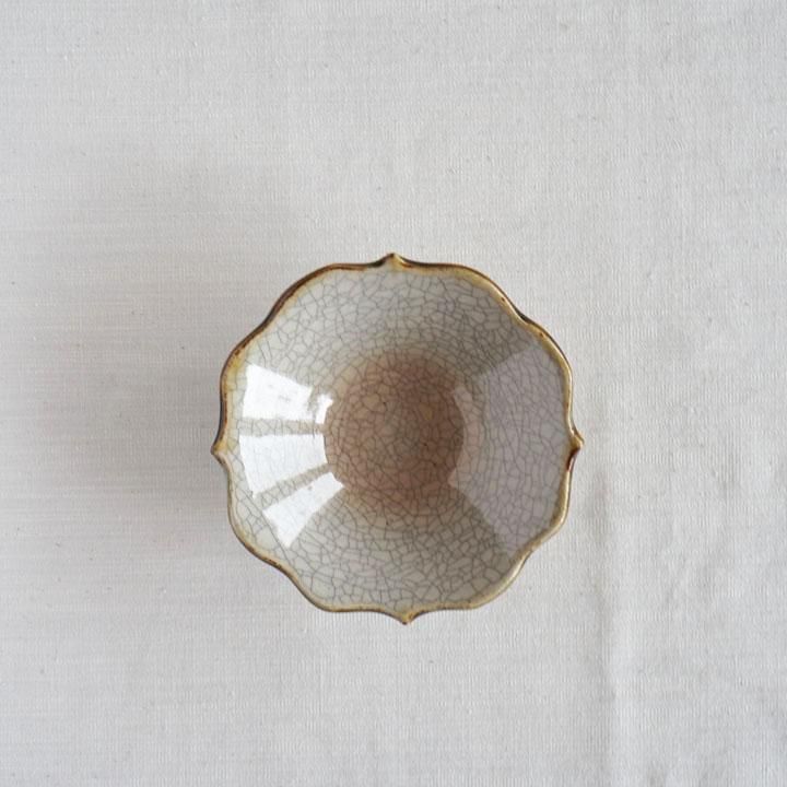 はなクラフト ハラコウイチ 輪花小鉢 墨入貫入 - 作家ものの器と