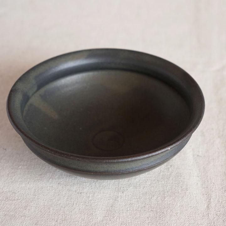 荒楽窯 荒賀文成 黒釉5寸、6寸　鉢　馬たらい皿　2枚　新品 黒釉馬たらい皿（5寸）｜荒賀文成｜荒楽窯｜紡ぎ舎（つむぎや）
