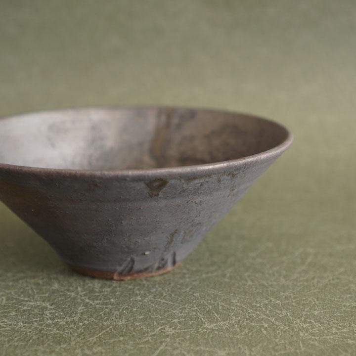 遠藤素子 すり鉢形丼サイズ 鉄釉 - 作家ものの器と生活雑貨 on