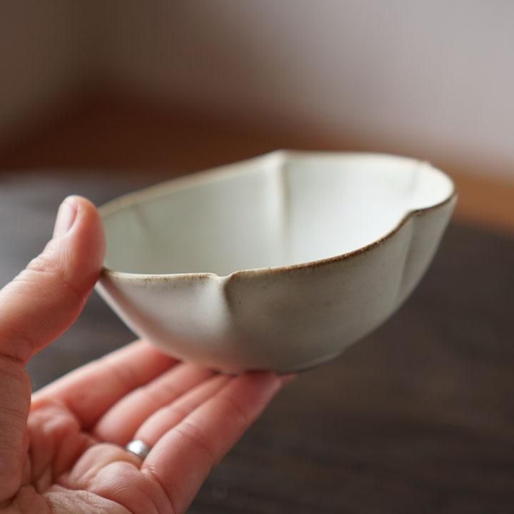 さんちゃ窯 中林範夫 白 4寸稜花小鉢 - 作家ものの器と生活雑貨