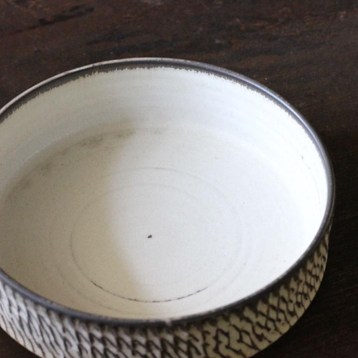 幸山窯 山本雅則 ドラ鉢 6寸 白 - 作家ものの器と生活雑貨 on-la 幸山窯 山本雅則 ドラ鉢 6寸 白 - 作家ものの器と生活雑貨 on-la