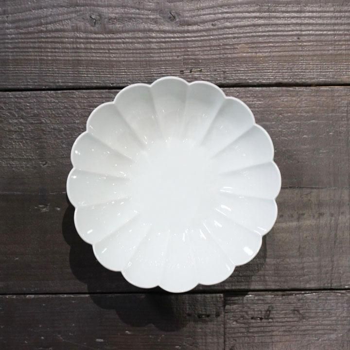 水野克俊 白磁 菊花形6寸鉢 - 作家ものの器と生活雑貨 on-la-cru