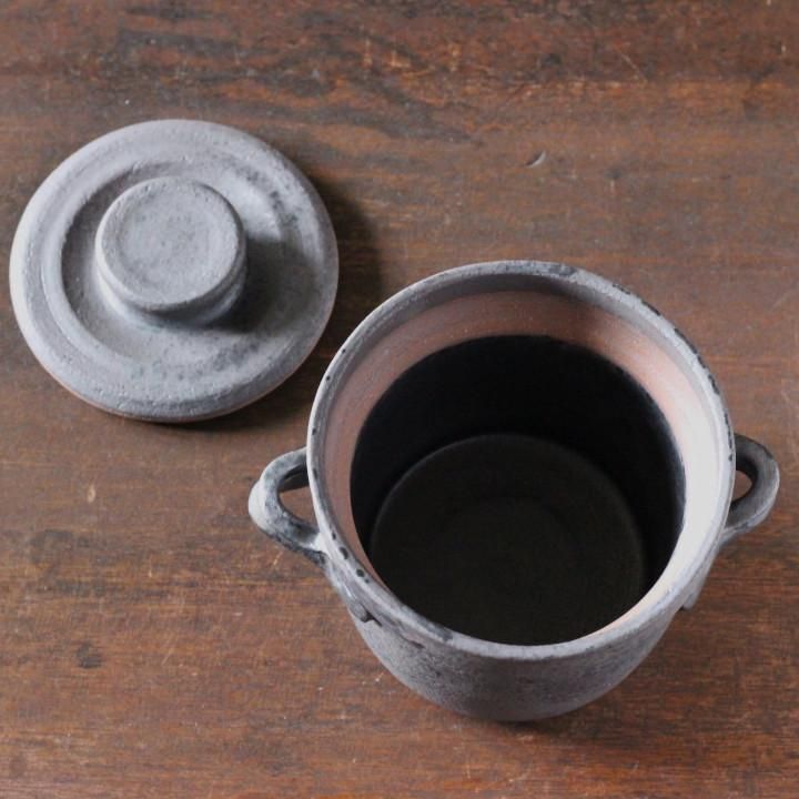 【美品】石渡磨美さん 炊飯土鍋1合黒錆 美品】石渡磨美さん 炊飯土鍋1合黒錆 石渡磨美- うつわ