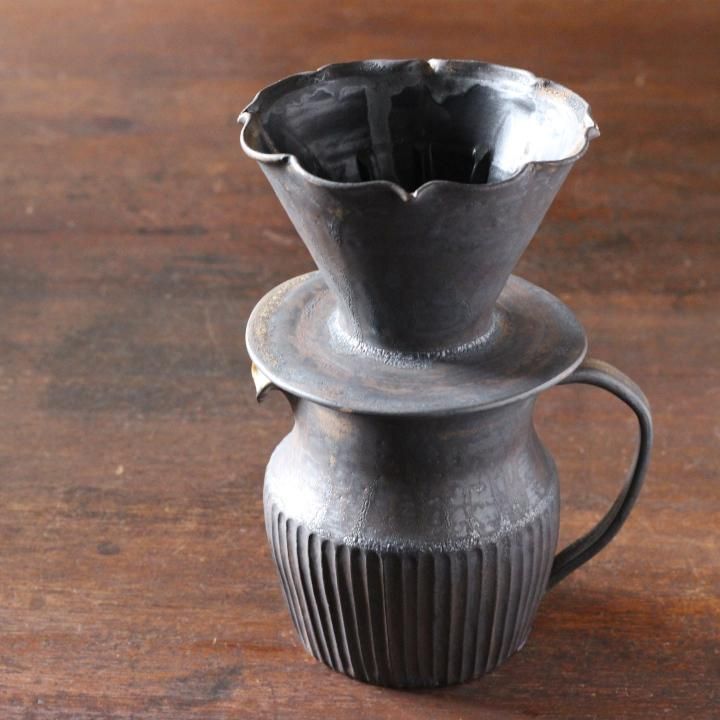 石渡磨美 稜花コーヒードリッパー 黒唐金 - 作家ものの器と生活 石渡磨美 稜花コーヒードリッパー 黒唐金 - 作家ものの器と生活