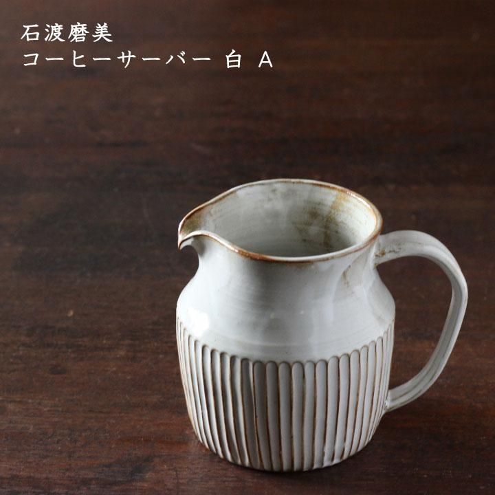 有田焼福泉窯さんの蓋物。 @fukusengama.porcelain 繊細な赤絵に金彩が施されている美しく上品な器です。  そら豆などの夏のすり流しなどをこの器でいただいですね。 器に合わせてお料理を考えるなど、 器合わせをお楽しみください。 #福泉窯 #有田焼 #器合わせ  #夏のお料理