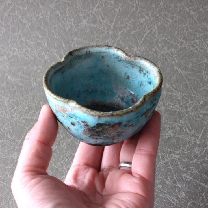 磁器コレクションより　凌山窯　
澄清な青磁　抹茶碗 定山窯（有田焼窯元）の通販｜【公式】スタジオイイコロ