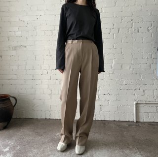 <img class='new_mark_img1' src='https://img.shop-pro.jp/img/new/icons1.gif' style='border:none;display:inline;margin:0px;padding:0px;width:auto;' />center crease beige pants