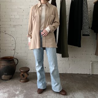 <img class='new_mark_img1' src='https://img.shop-pro.jp/img/new/icons1.gif' style='border:none;display:inline;margin:0px;padding:0px;width:auto;' />fakesuede shirt light beige