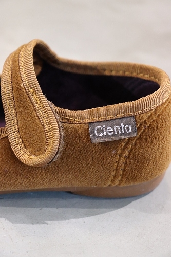 Cienta シエンタ ベロアストラップバレエシューズ