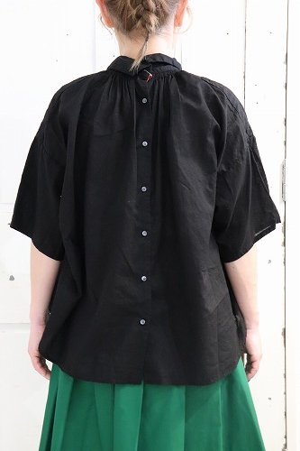 Veritecoeur ヴェリテクール バックボタンブラウス
