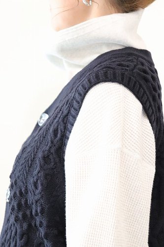 Le glazik【ル グラジック】 Vネックケーブルニットベスト